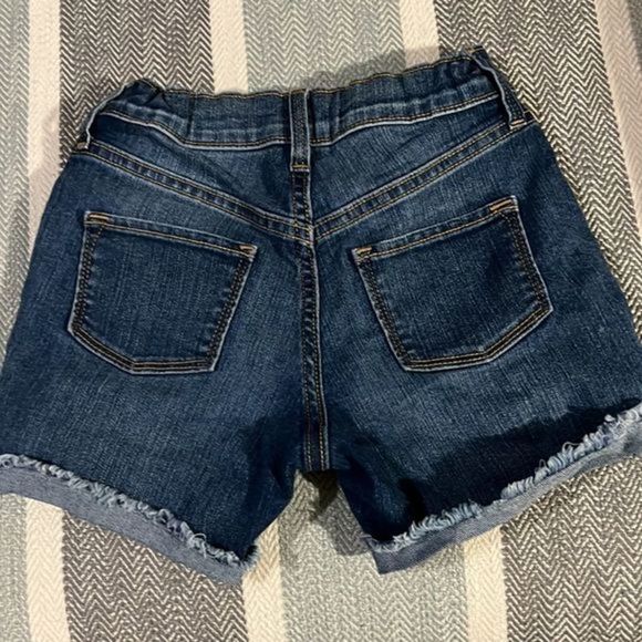 Girls size 8, Old Navy Shorts, barely worn - Picture 3 of 4